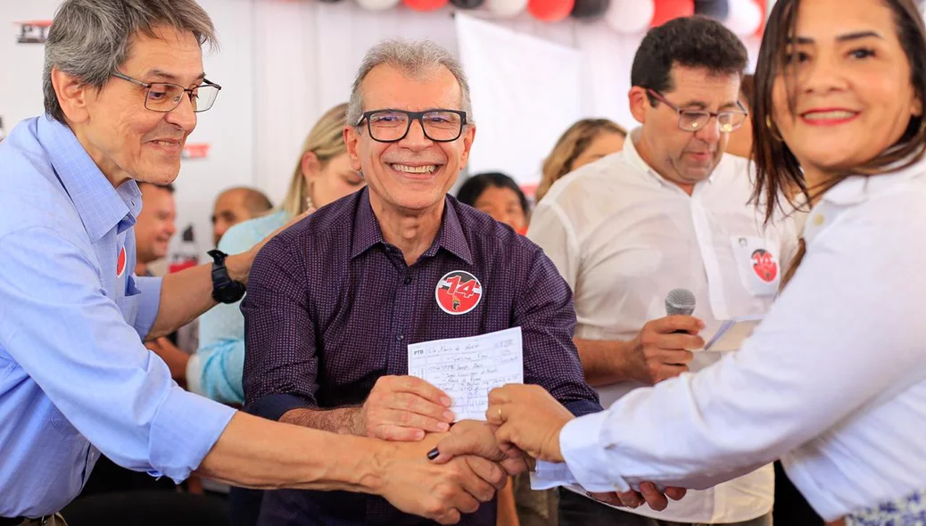 Roberto Jefferson e João Vicente realizam filiações