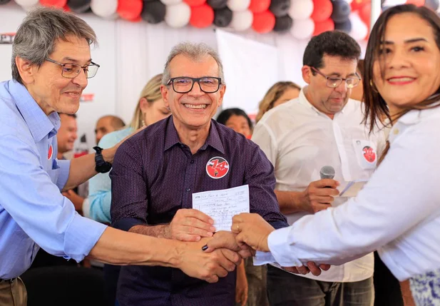 Roberto Jefferson e João Vicente realizam filiações