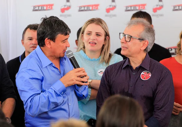 Wellington Dias discursa ao lado de João Vicente Claudino na nova sede do PTB