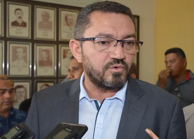 Padre Walmir promove remanejamento no secretariado
