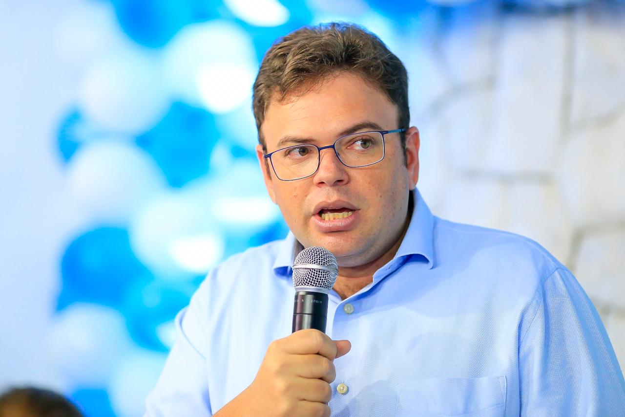 Aluísio Sampaio discursando no evento do Progressistas