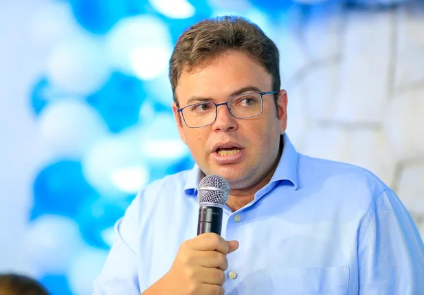 Aluísio Sampaio discursando no evento do Progressistas