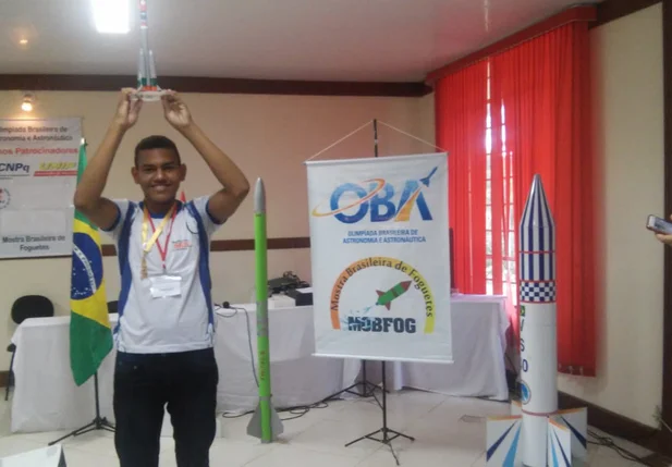 Aluno do SESI Piauí ganha etapa da 13ª Mostra Brasileira de Foguetes