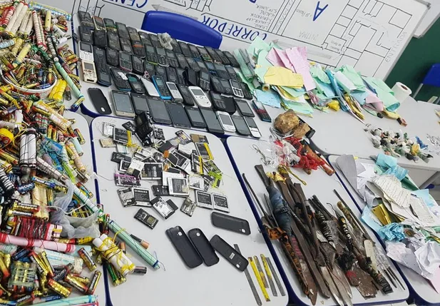 Material apreendido na Penitenciária José Ribamar Leite