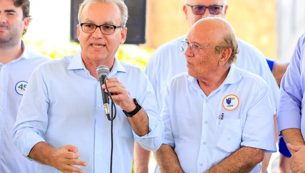 Prefeito Firmino Filho discursando em evento do PSDB