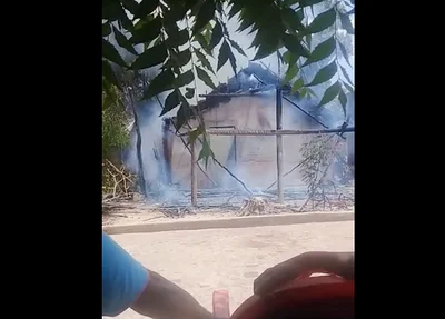 Casa pega fogo em União