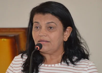 Professora Rosilene Monteiro deixa Secretaria de Educação
