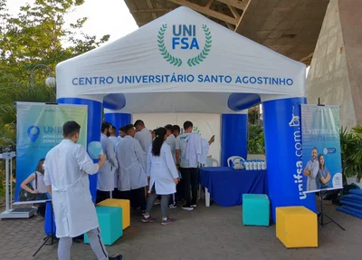Tenda montada para a oferta dos serviços
