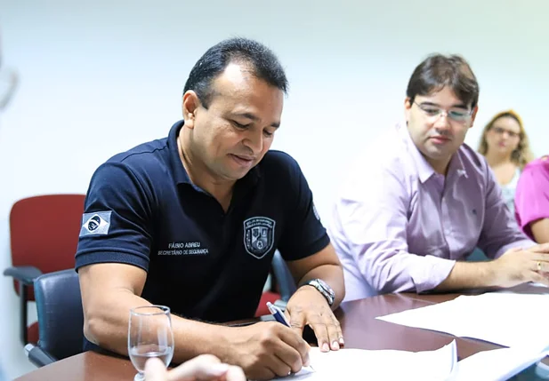 Fábio Abreu destina verba para o hospital de Campo Maior
