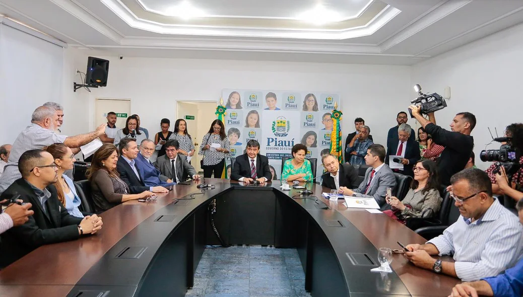 Reunião acontece no Palácio de Karnak 