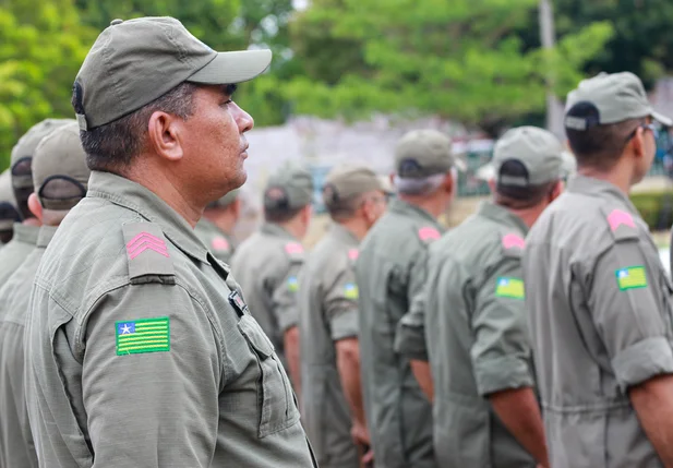 PM faz promoção de policiais e entrega medalhas