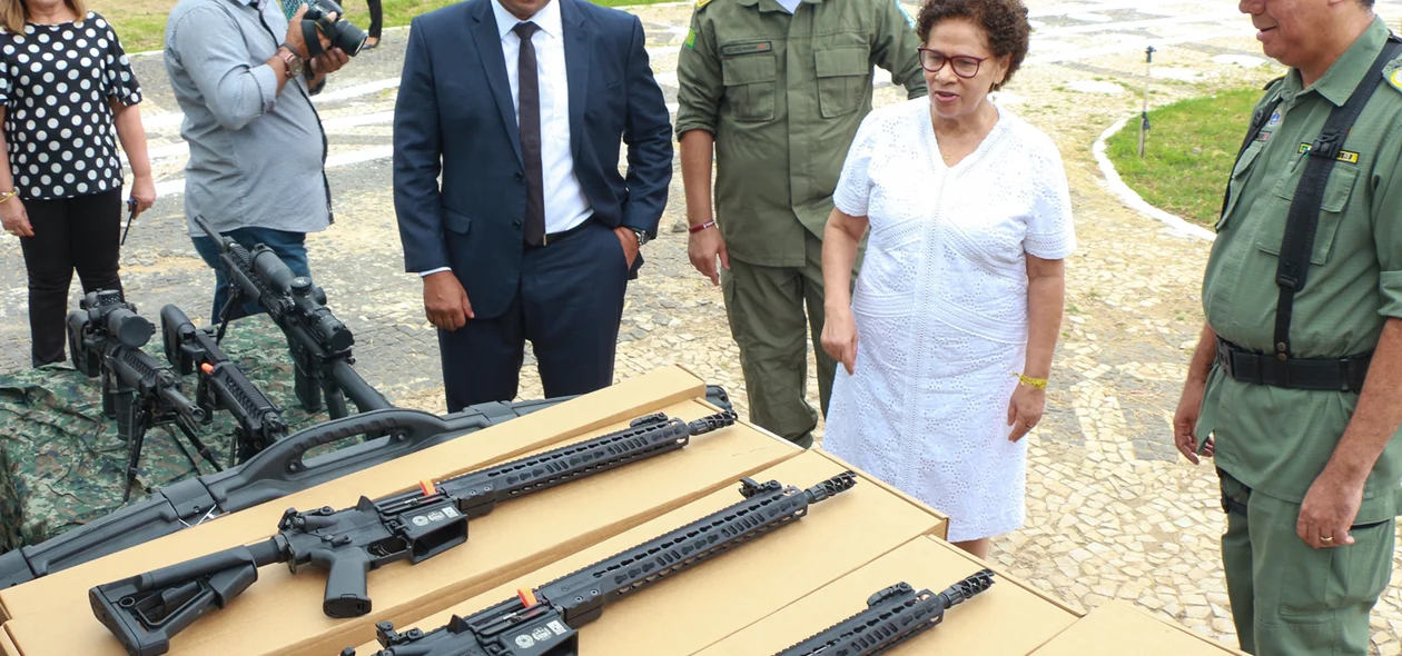 Secretaria de Segurança junto ao Governo do estado entregam 19 fuzis para Polícia Militar