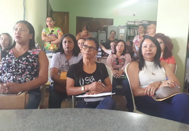 Edvânia Barros reúne gestores para falar sobre o término do ano letivo