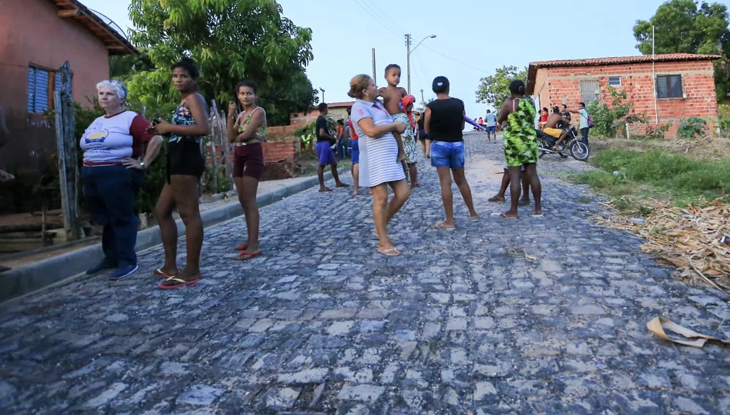 Populares no local do crime 