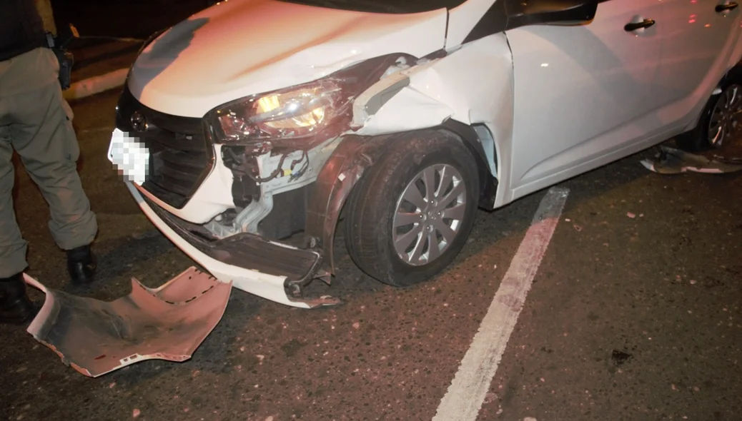 Um dos carros envolvidos no acidente