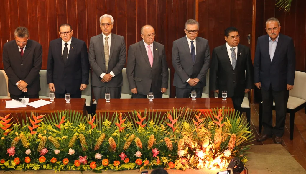 A solenidade contou com a presença de vários políticos 