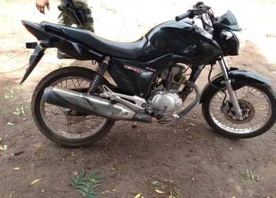 Motocicleta encontrada com os suspeitos