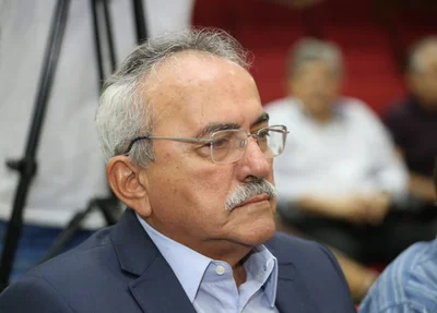 O deputado federal Atila Lira também foi para o evento 