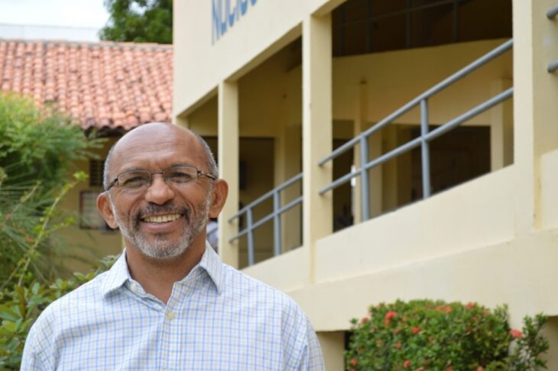  Élio Ferreira