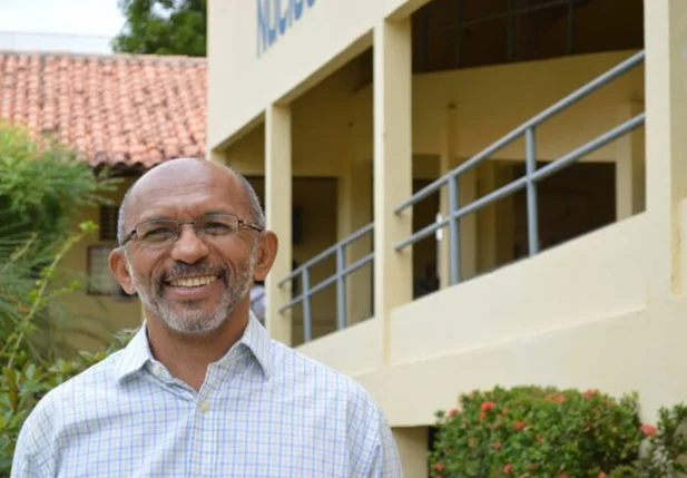  Élio Ferreira