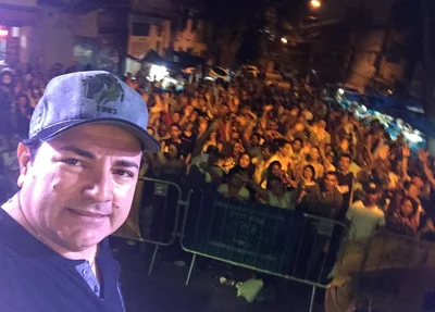 Francis Lopes realizando Show em SP