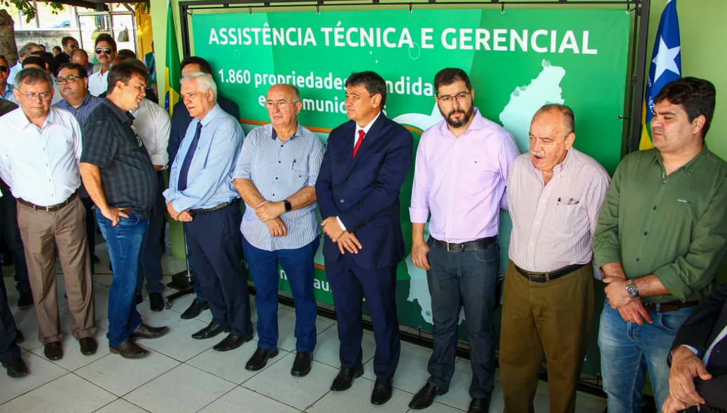 Autoridades presentes na solenidade