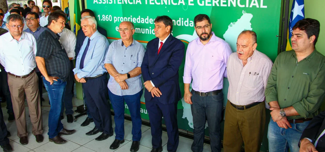 Autoridades presentes na solenidade