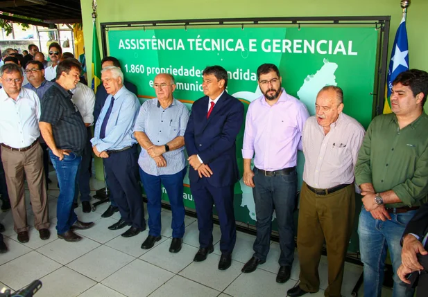 Autoridades presentes na solenidade
