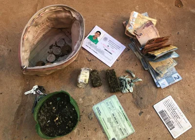 Material encontrado na residência