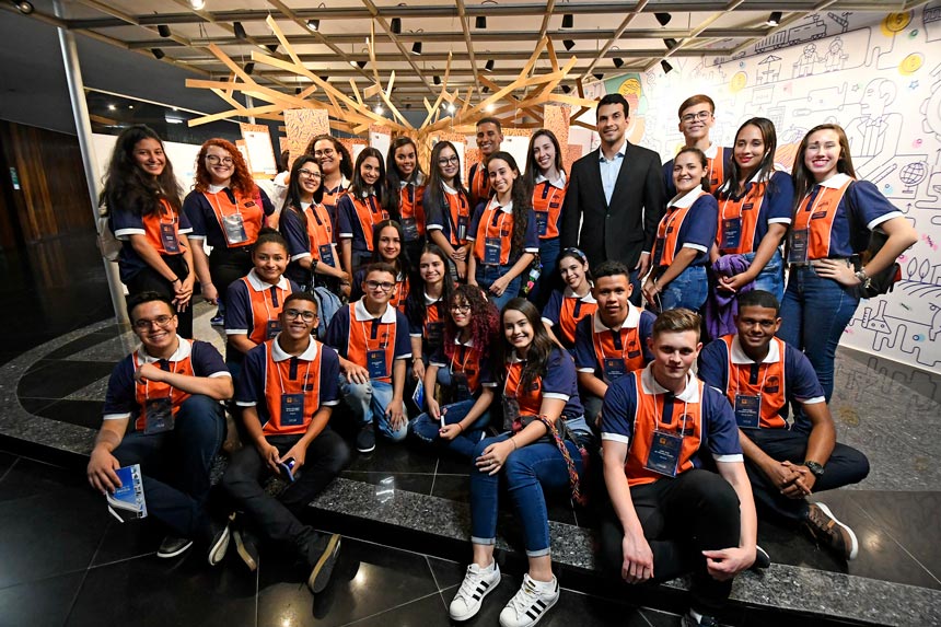 Alunos vencedores do Projeto Jovem Senador