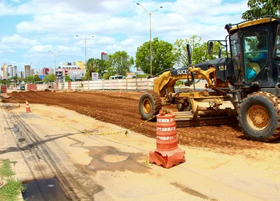 Maquinas na avenida João XXIII