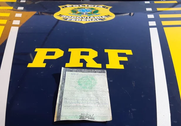 Motorista preso com documento falso