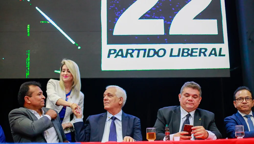 Delegada Anamelka se filia ao PL