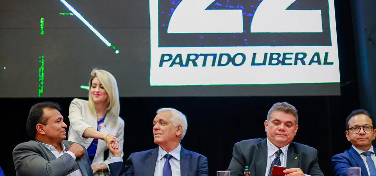 Delegada Anamelka se filia ao PL