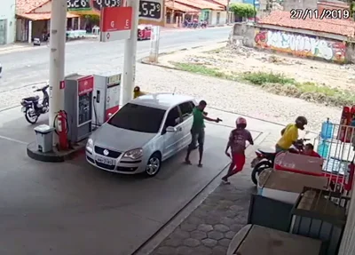 Momento em que vítima reage e mata bandido