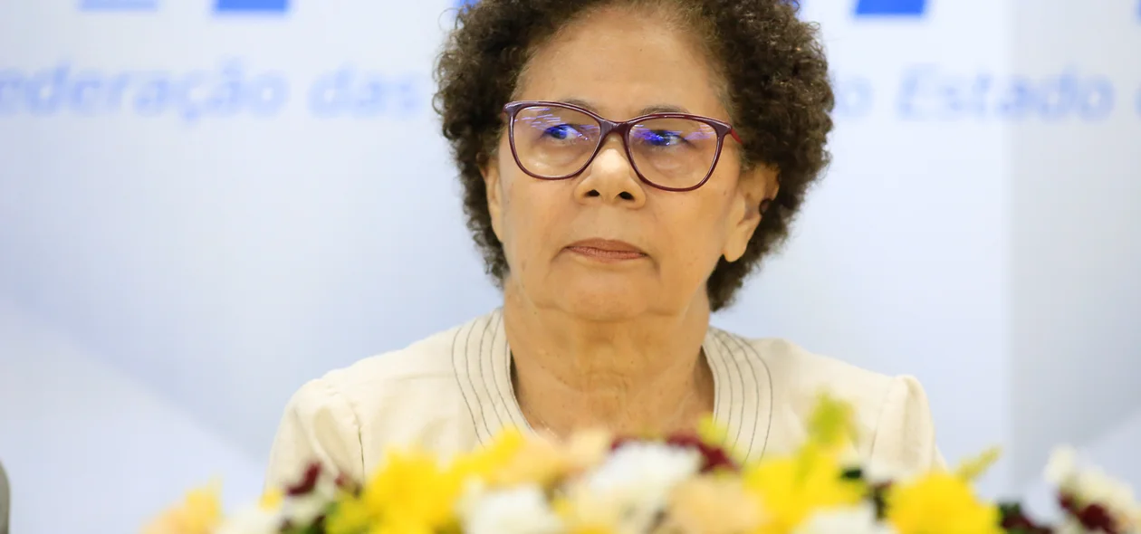 Governadora em exercício Regina Sousa