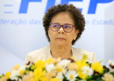 Governadora em exercício Regina Sousa