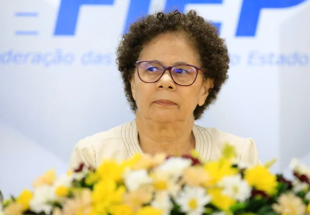 Governadora em exercício Regina Sousa
