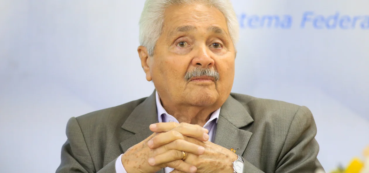 Senador Elmano Ferrer 
