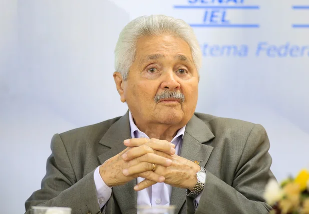Senador Elmano Ferrer 