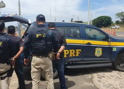 Dois homens são presos em Teresina por assalto a carro em Amarante