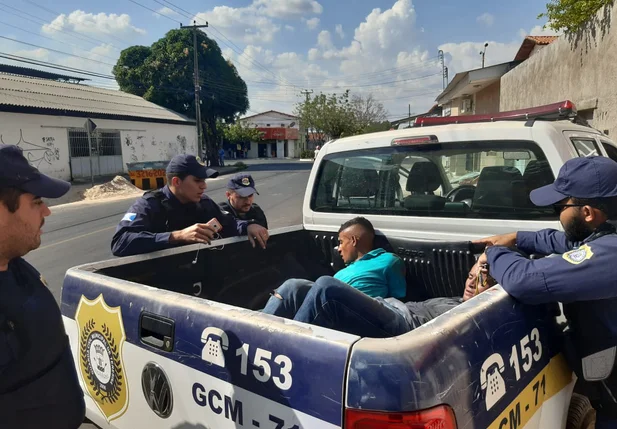Homens presos pela Guarda Municipal
