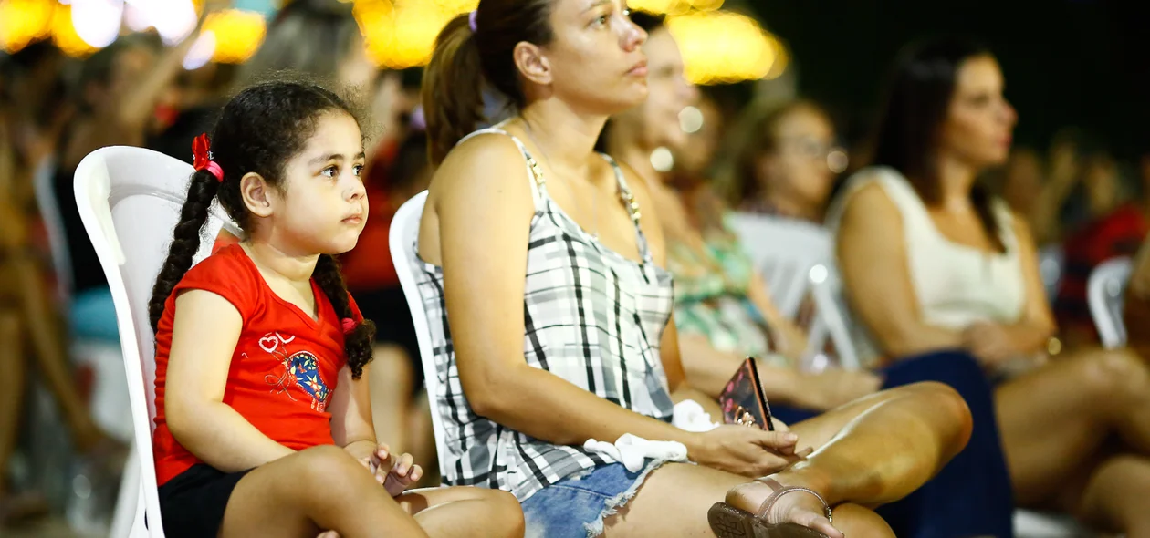 Muita gente no parque da cidadania 