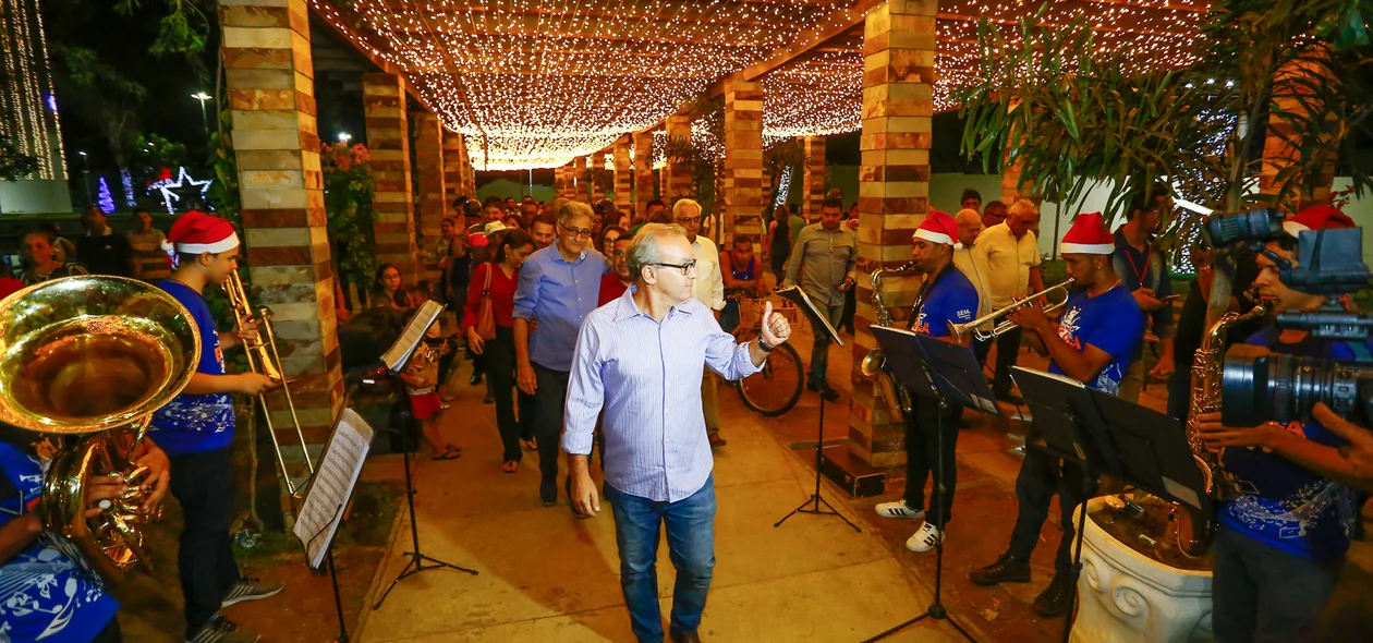 Prefeito na decoração natalina 