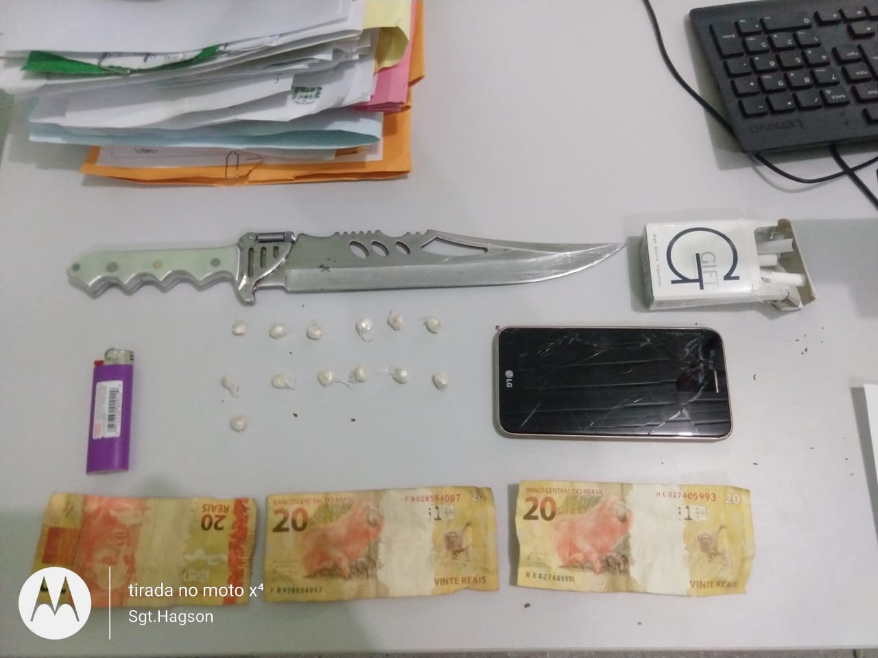 Objetos encontrados com o acusado