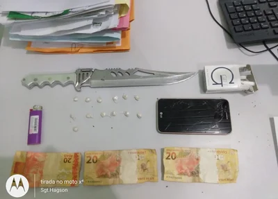 Objetos encontrados com o acusado