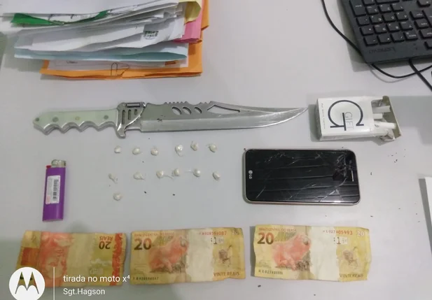 Objetos encontrados com o acusado