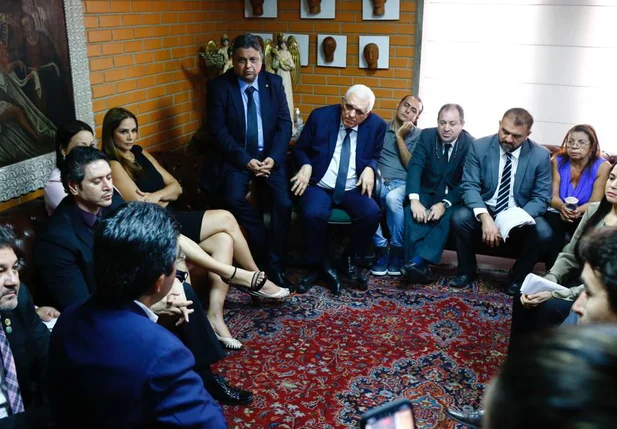 Representantes de instituições e deputados se reúnem na Alepi para discutir a reforma da Previdência