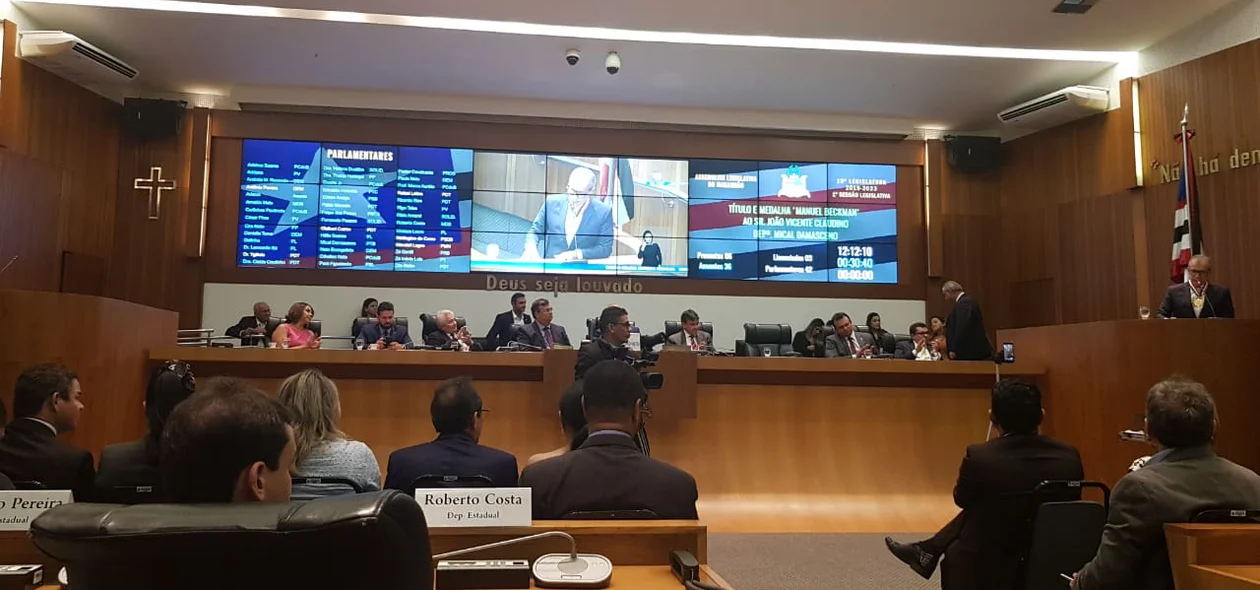 O ex-senador João Vicente Claudino (PTB) foi homenageado nesta sexta-feira