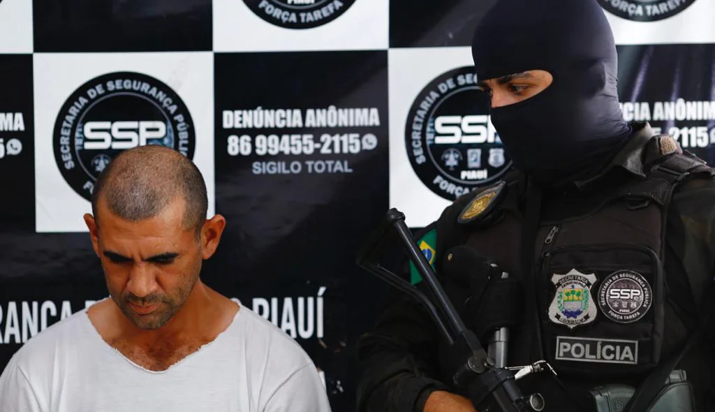Secretaria de Segurança Pública apresenta assassino de Hélio Cortêz